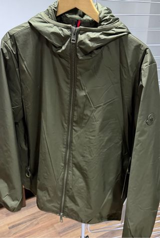 Chaqueta moncler nueva con etiqueta