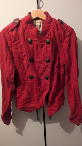 Chaqueta roja estilo militar Stradivarius