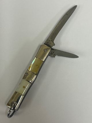 Coltellino vintage con manico in madreperla