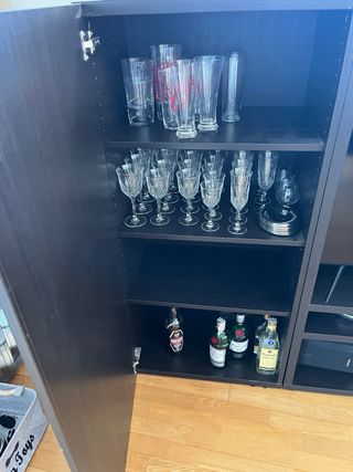 Mueble grande y robusto para televisión