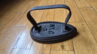 Plancha antigua de hierro fundido