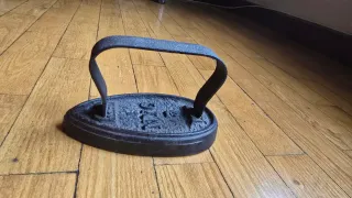 Plancha antigua de hierro fundido