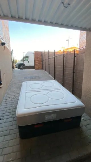 Canapés. Bases .somier .colchones nuevos y usados