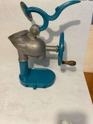 Trita ghiaccio antico metallo e legno