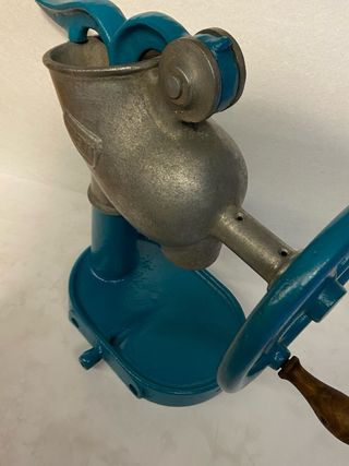 Trita ghiaccio antico metallo e legno