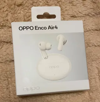 Movil y auriculares marca OPPO
