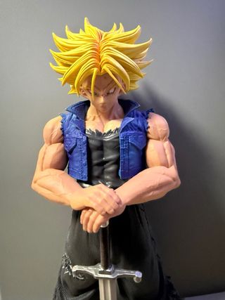 Figura dragon ball trunks