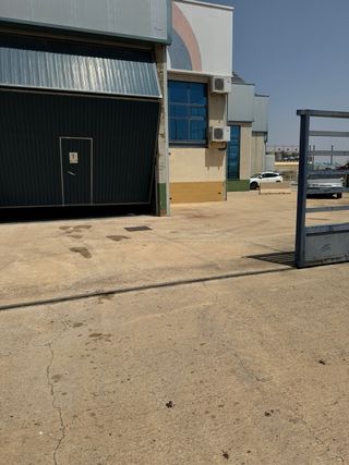 Nave Industrial + OFICINAS Rotonda Scania Romica