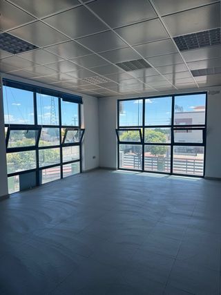 Nave Industrial + OFICINAS Rotonda Scania Romica