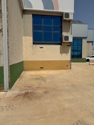 Nave Industrial + OFICINAS Rotonda Scania Romica