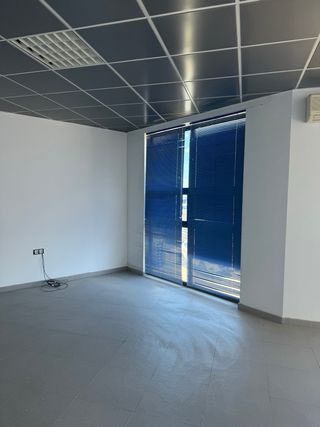 Nave Industrial + OFICINAS Rotonda Scania Romica