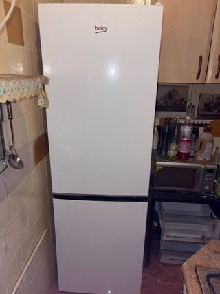 Nevera Beko Blanca. Solo se a usado una semana.