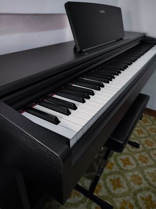 Pianoforte Yamaha YDP-144 Arius Nero + Sgabello