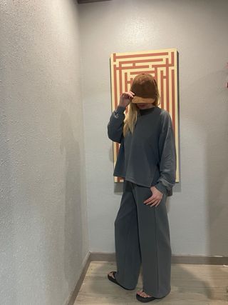 Conjunto deportivo con pantalones palazzo