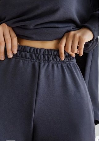 Conjunto deportivo con pantalones palazzo