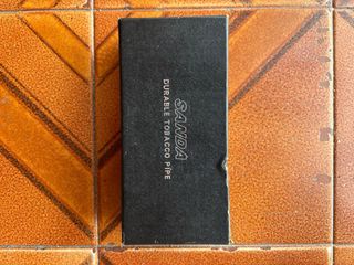 Pieza de Colección Vintage SANDA - Estilo Clásico