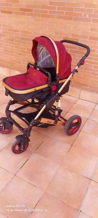 Carrito de bebé granate y negro