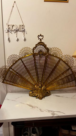 Abanico decorativo dorado estilo antiguo