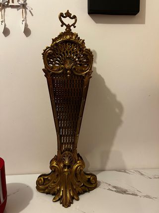 Abanico decorativo dorado estilo antiguo