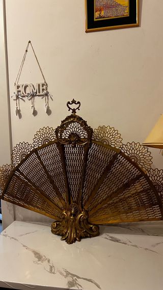 Abanico decorativo dorado estilo antiguo
