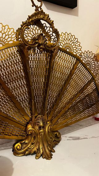 Abanico decorativo dorado estilo antiguo