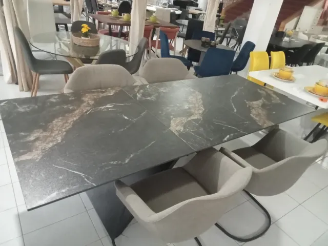 Mesa extensible de mármol