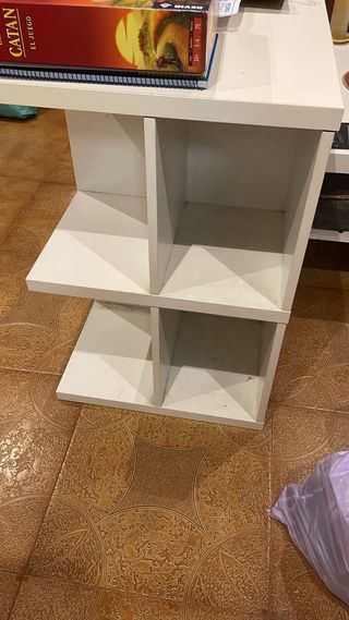 Escritorio blanco con cajón suelto