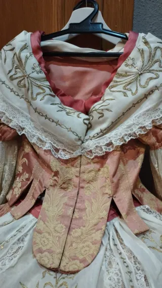Traje de Fallera de niña entre 7 y 9 años.