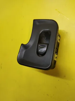 BOTONERA ELEVALUNAS DERECHA ALFA 147