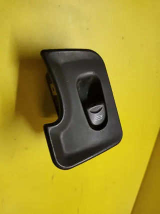 BOTONERA ELEVALUNAS DERECHA ALFA 147