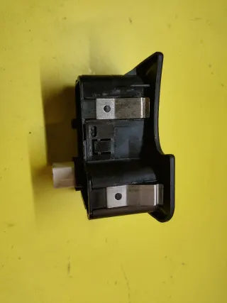 BOTONERA ELEVALUNAS DERECHA ALFA 147