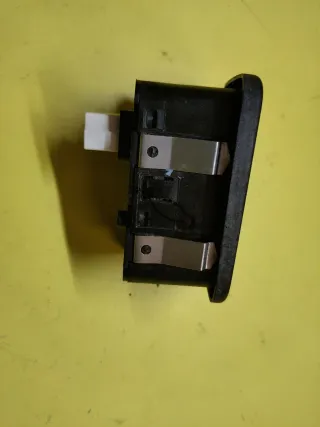 BOTONERA ELEVALUNAS DERECHA ALFA 147