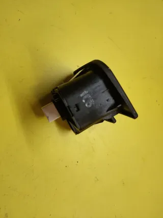 BOTONERA ELEVALUNAS DERECHA ALFA 147