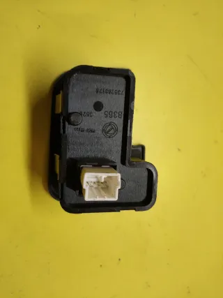 BOTONERA ELEVALUNAS DERECHA ALFA 147