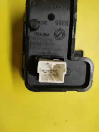 BOTONERA ELEVALUNAS DERECHA ALFA 147