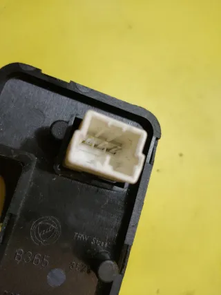 BOTONERA ELEVALUNAS DERECHA ALFA 147