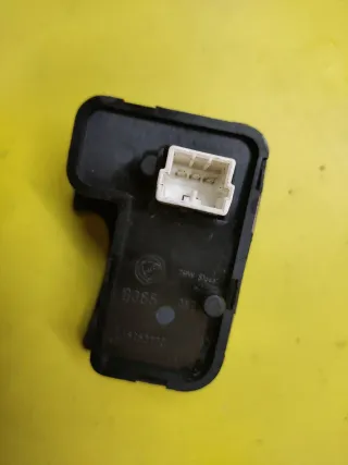 BOTONERA ELEVALUNAS DERECHA ALFA 147