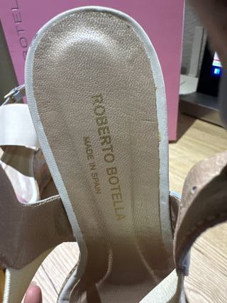 Sandalias cuña Roberto Botella beige/rosa