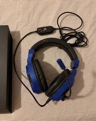 PlayStation 4 + 2 Mandos + Auriculares + FIFA