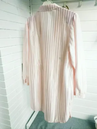 Camisón satinado rosa a rayas