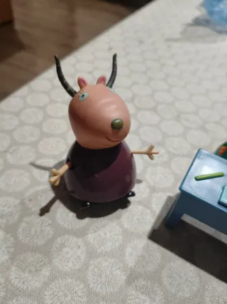 Peppa Pig Muñecos con Pupitre