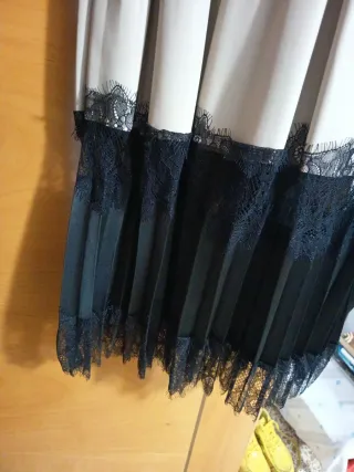 Vestido zara con encaje negro midi. Polipiel