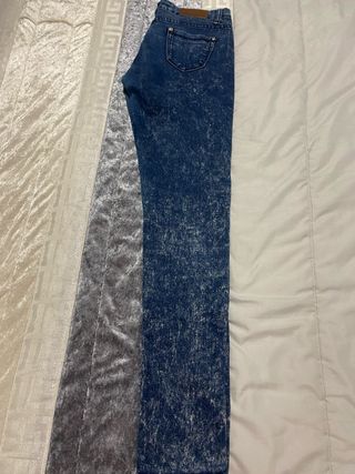 Pantalón vaquero azul desgastado