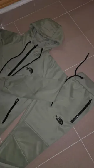 Conjunto The North Face verde