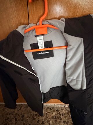 Anorak Wed’ze (Decathlon) negro con interior polar