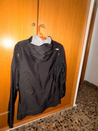 Anorak Wed’ze (Decathlon) negro con interior polar