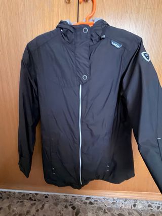 Anorak Wed’ze (Decathlon) negro con interior polar