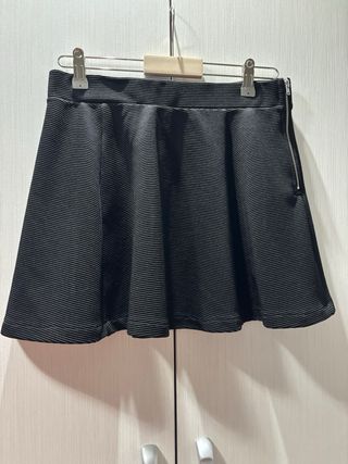 Falda negra corta