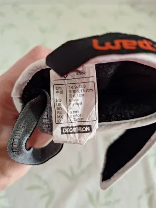 Manoplas nieve niña