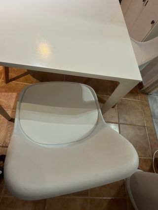 Comedor blanco con 4 sillas